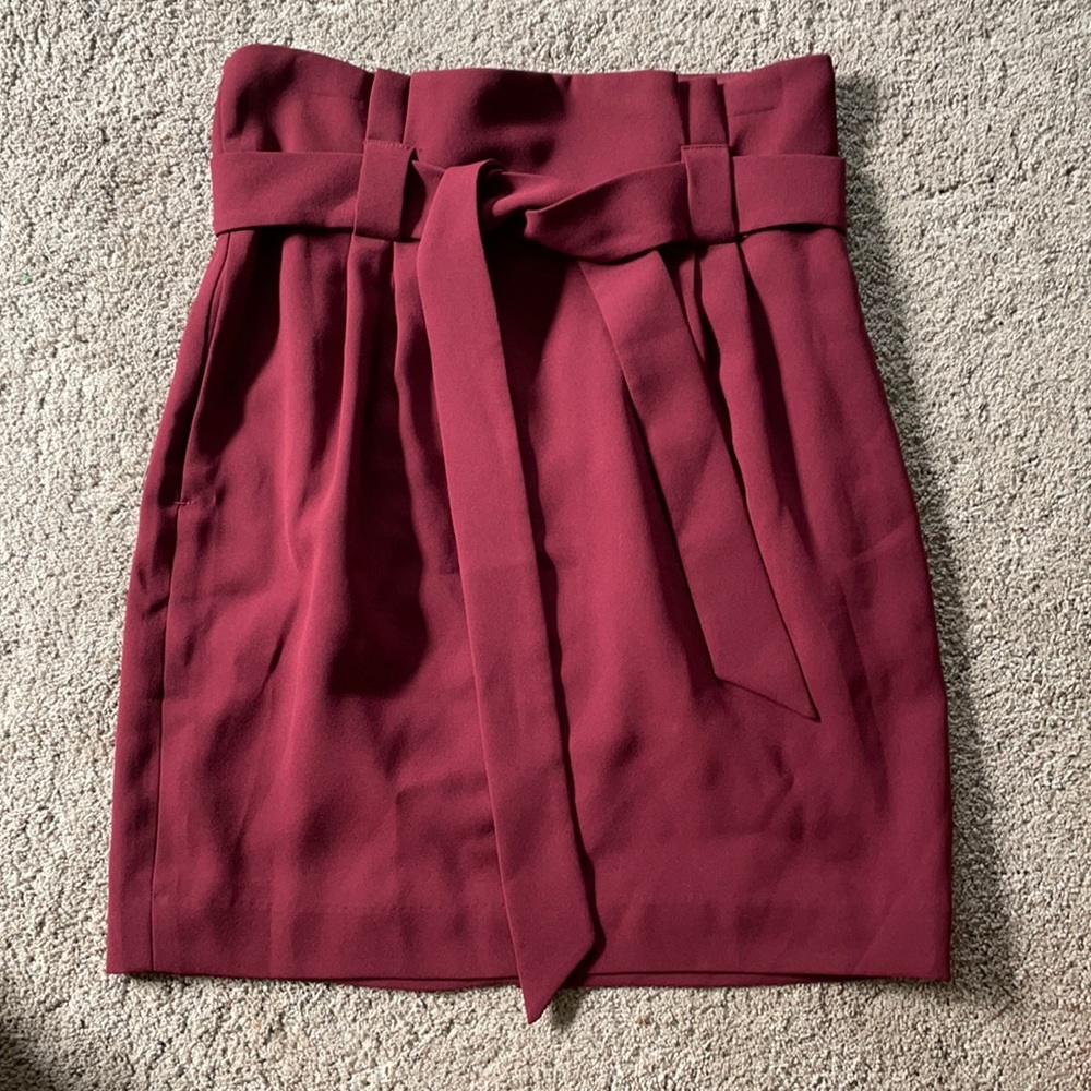 Express size 4 pleated pencil skirt, maroon, new